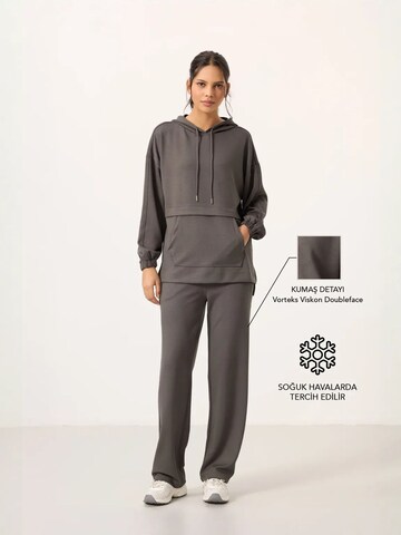 Tommy Life Sweatsuit in Grey