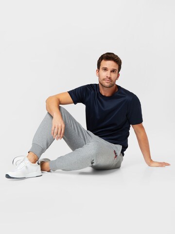 TOMMY HILFIGER - Tapered Pantalón en gris