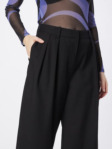 Wide leg Pantaloni con pieghe 'Hazel' di WEEKDAY in nero