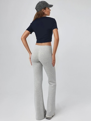Flared Pantaloni di Busem in grigio