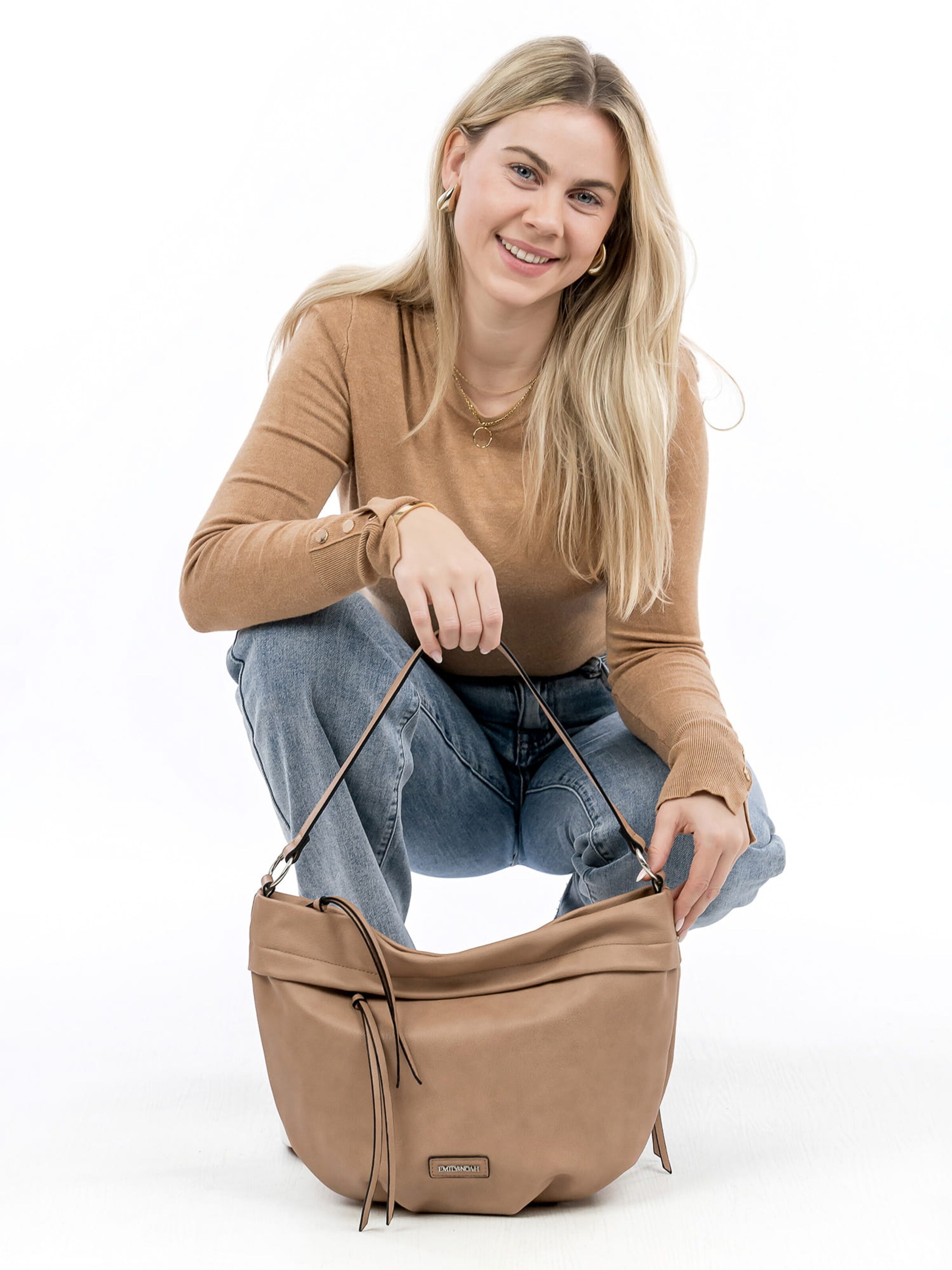 Emily & Noah Schoudertas in Beige