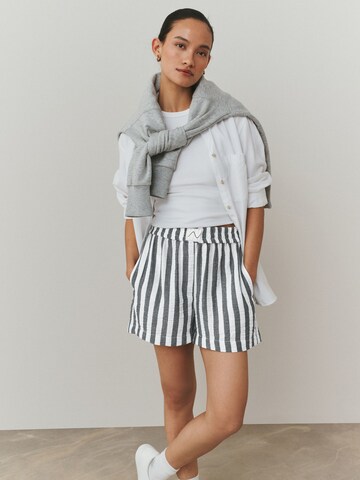 Next Loose fit Trousers in Grey: front