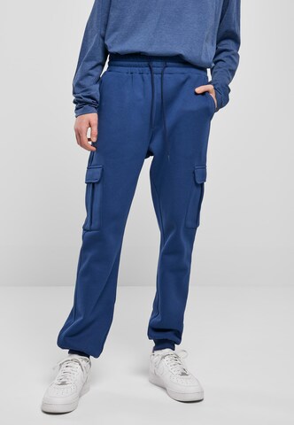 Urban Classics Tapered Cargo Pants in Blue: front