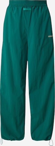 Karo Kauer Loosefit Housut värissä vihreä: etupuoli