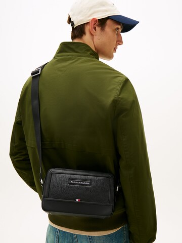 TOMMY HILFIGER Crossbody Bag in Black