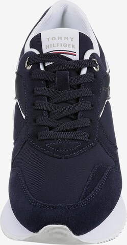 TOMMY HILFIGER Sneaker in Blau