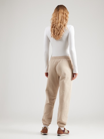 ADIDAS ORIGINALS Дънки Tapered Leg Панталон 'Essentials' в бежово