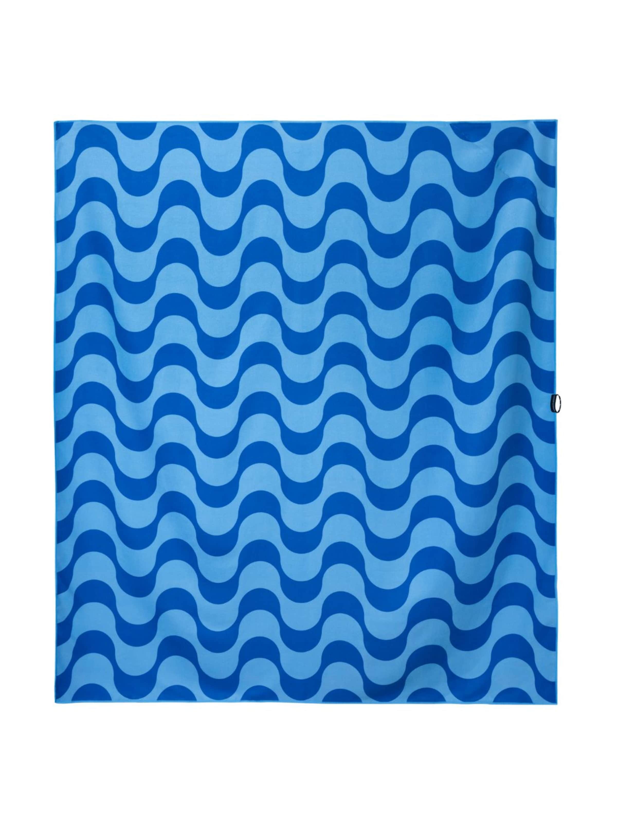 woodsandwaves Strandlaken 'Copacabana Sea XXL' in Blauw: voorkant