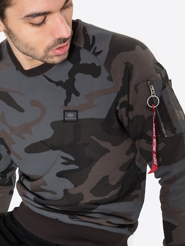 ALPHA INDUSTRIES Regular Fit Sweatshirt i grå