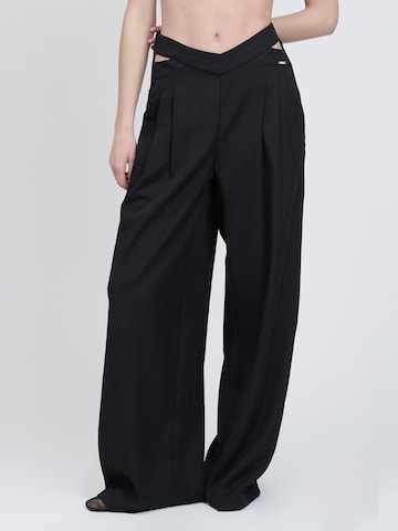 Influencer Ohlapna forma Hlače | črna barva: sprednja stran