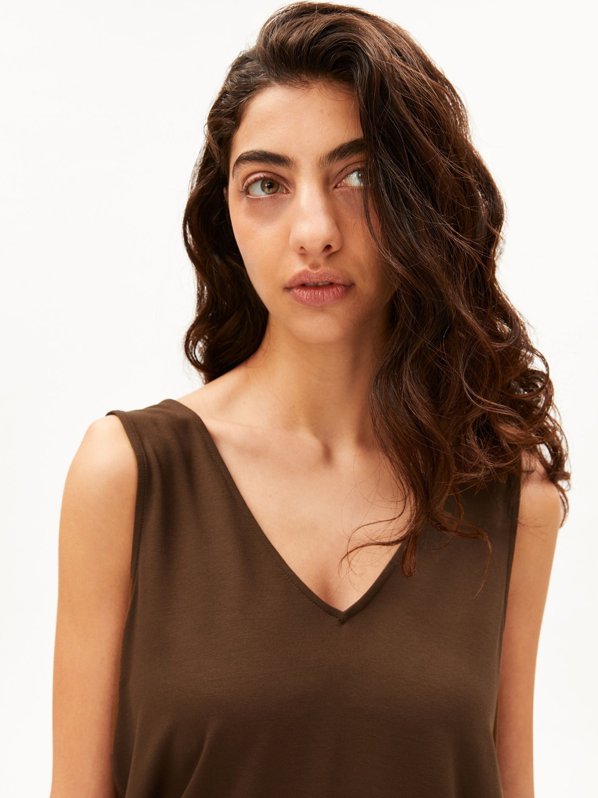 ARMEDANGELS Top V-NECK in Grün