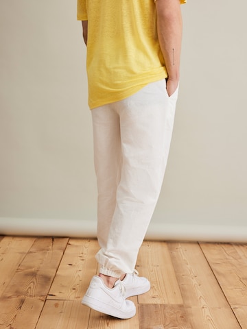 DAN FOX APPAREL Tapered Pants 'Luca' in White