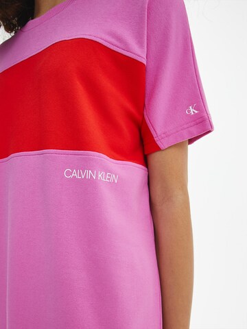 Calvin Klein Jeans Sukienka w kolorze różowy