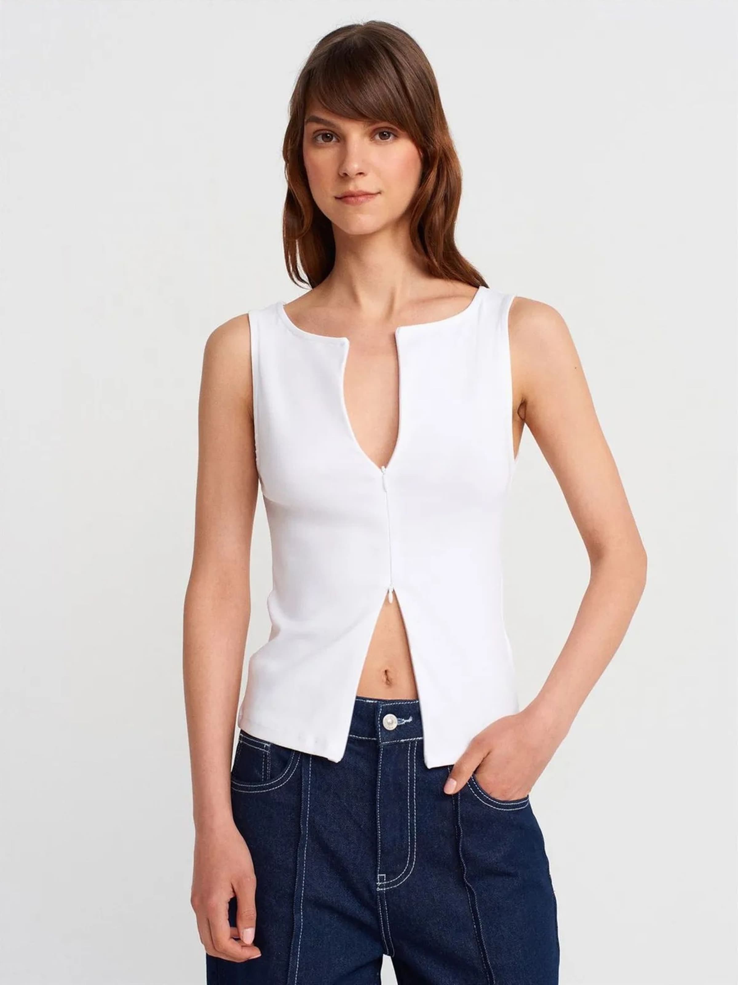 Dilvin Top in White: front