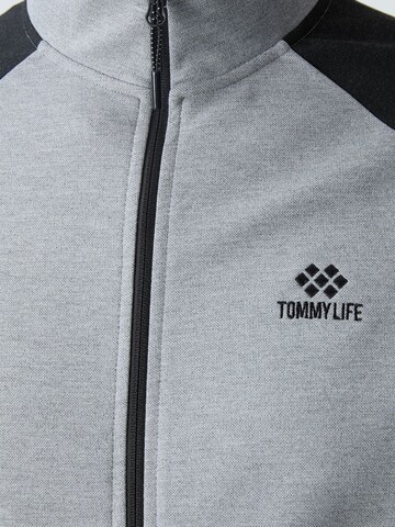 Survêtements Tommy Life en gris