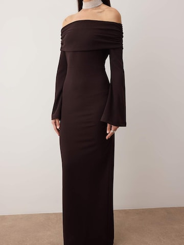 Trendyol Společenské šaty – hnědá