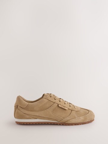 Baskets basses self. en beige