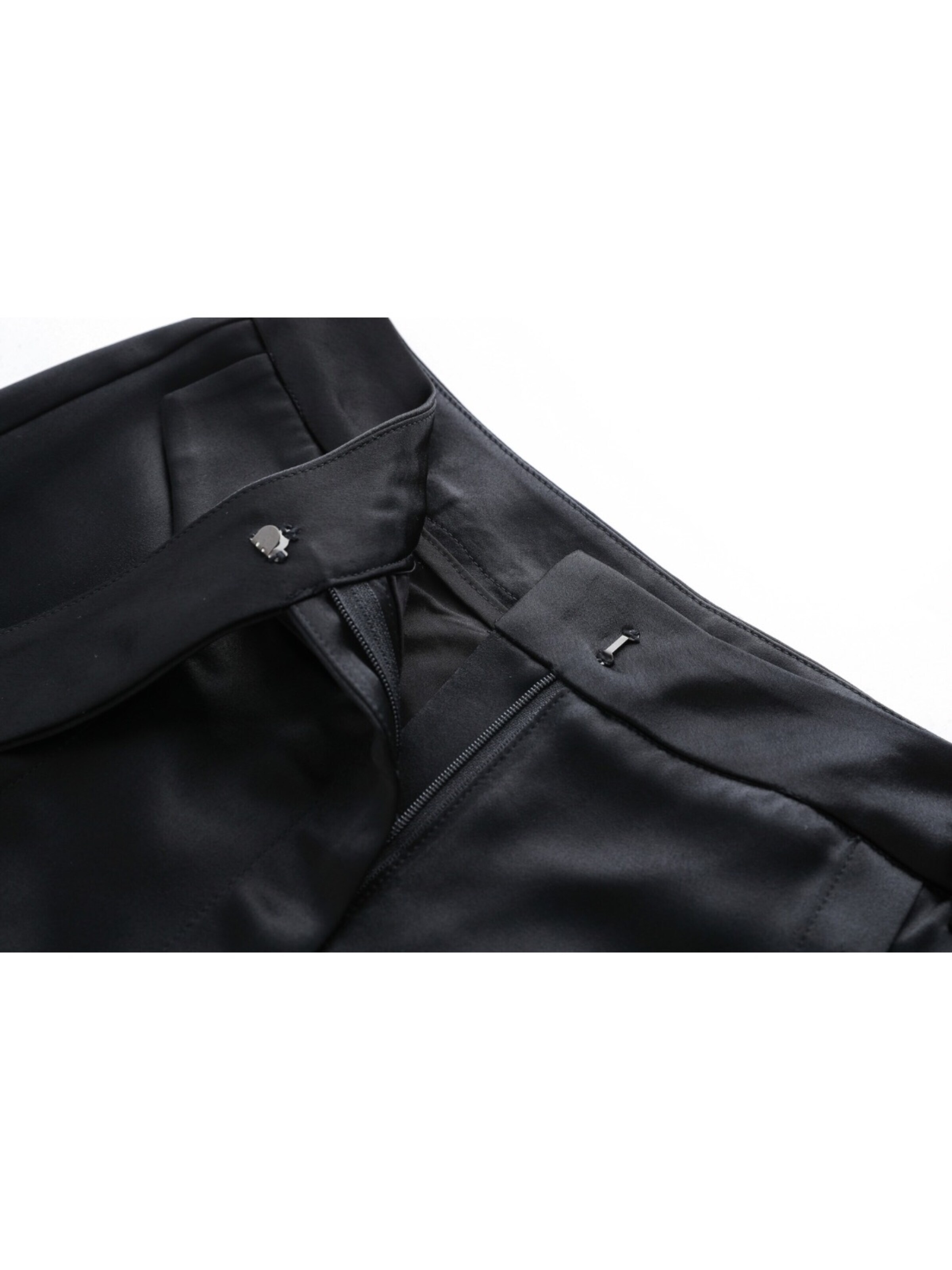 regular Pantaloni 'Hand-Sewn Slit Trousers' di iellele in nero