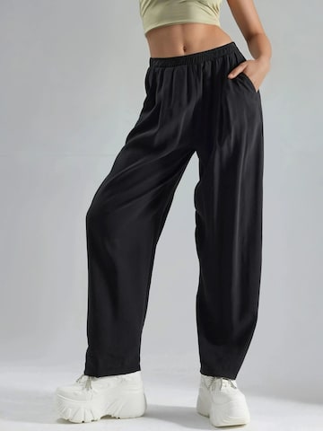 Busem Trousers in Black: front