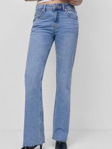 Pull&Bear Flared Jeans in Blau