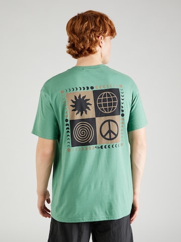 Tricou funcțional 'PEACE PHASE' de la QUIKSILVER pe verde