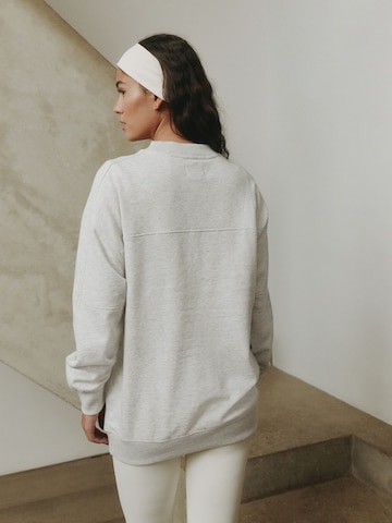 self. Sweatshirt in Grau