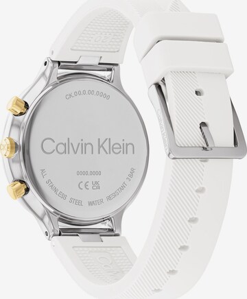 Ceas analogic de la Calvin Klein pe alb