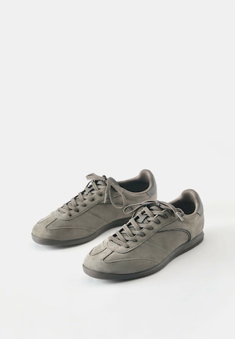 Sneaker low de la Pull&Bear pe gri