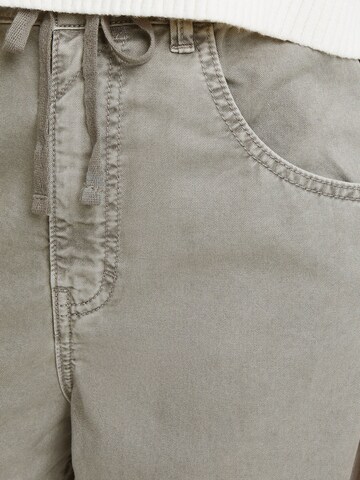 Tapered Jeans di Bershka in grigio