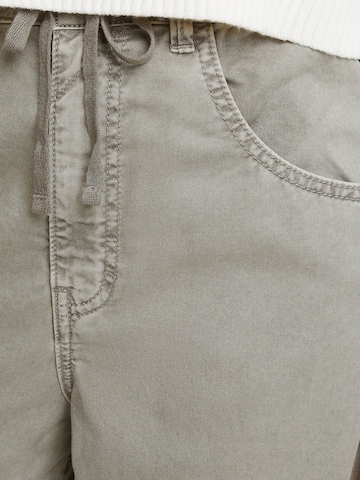 Bershka Tapered Jeans in Grau