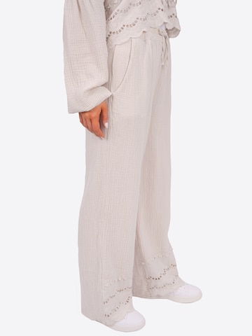 Seasons of April Wide leg Broek 'Ines' in Beige