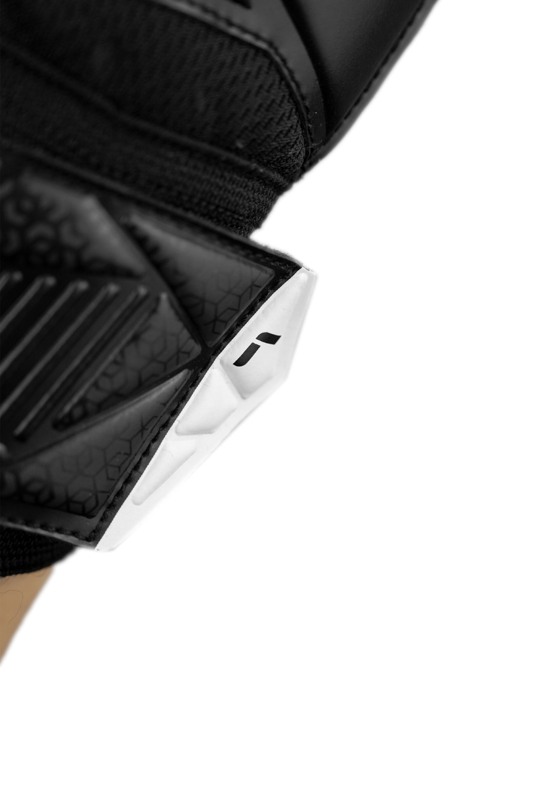 REUSCH Torwarthandschuhe 'Attrakt Resist Junior' in Schwarz