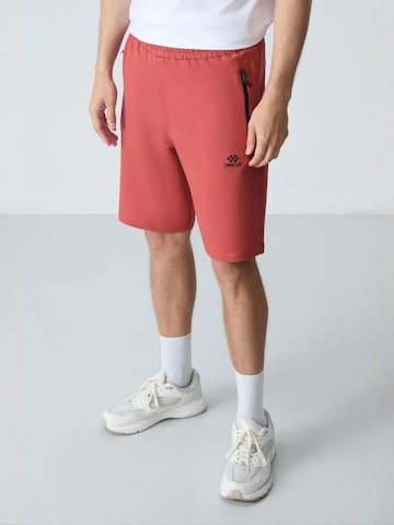 Tommy Life Regular Pants in Red