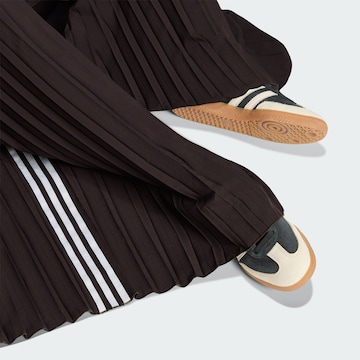 ADIDAS ORIGINALS - Pierna ancha Pantalón en marrón