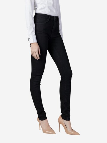 GUESS - Skinny Vaquero '1981 W2YA46 D4PZ1' en negro