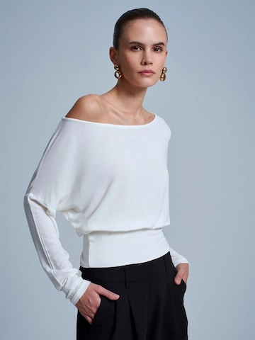 T-shirt Dilvin en blanc : devant