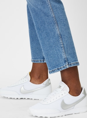 Tennarit merkiltä Nike Sportswear mallissa 'Daybreak' värissä hopea / valkoinen