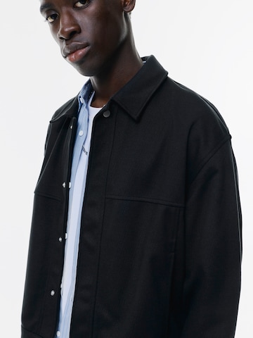 Pull&Bear Overgangsjakke i sort