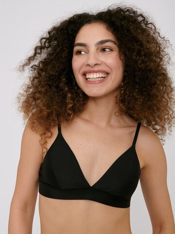 Organic Basics Triangel Bikinitop in Schwarz: predná strana