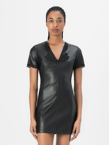 Robe Twinset en noir : devant