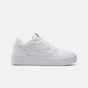Reebok Sneakers in White: front