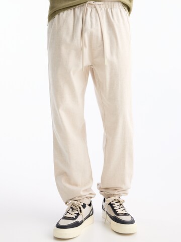 Pull&Bear Tapered Trousers in Beige: front