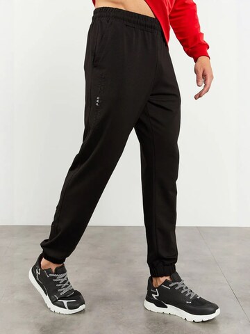 Tommy Life Sweat suit 'Aktive Sets' in Red