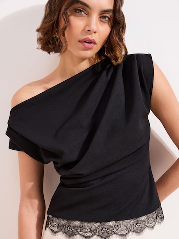 Friends Like These Shirt in Zwart: voorkant