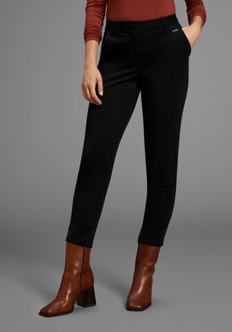 LAURA SCOTT Skinny Pants in Black: front