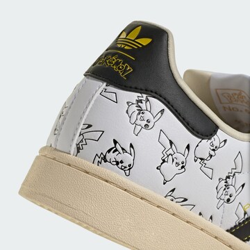 ADIDAS ORIGINALS Σνίκερ χαμηλό 'Pokemon Superstar II' σε λευκό