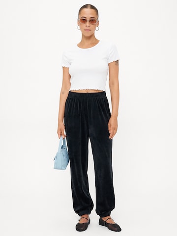 Only Petite Конический (Tapered) Штаны 'ONLREBEL' в Черный