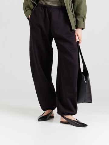 Tapered Pantaloni 'Ginny' di WEEKDAY in nero: frontale
