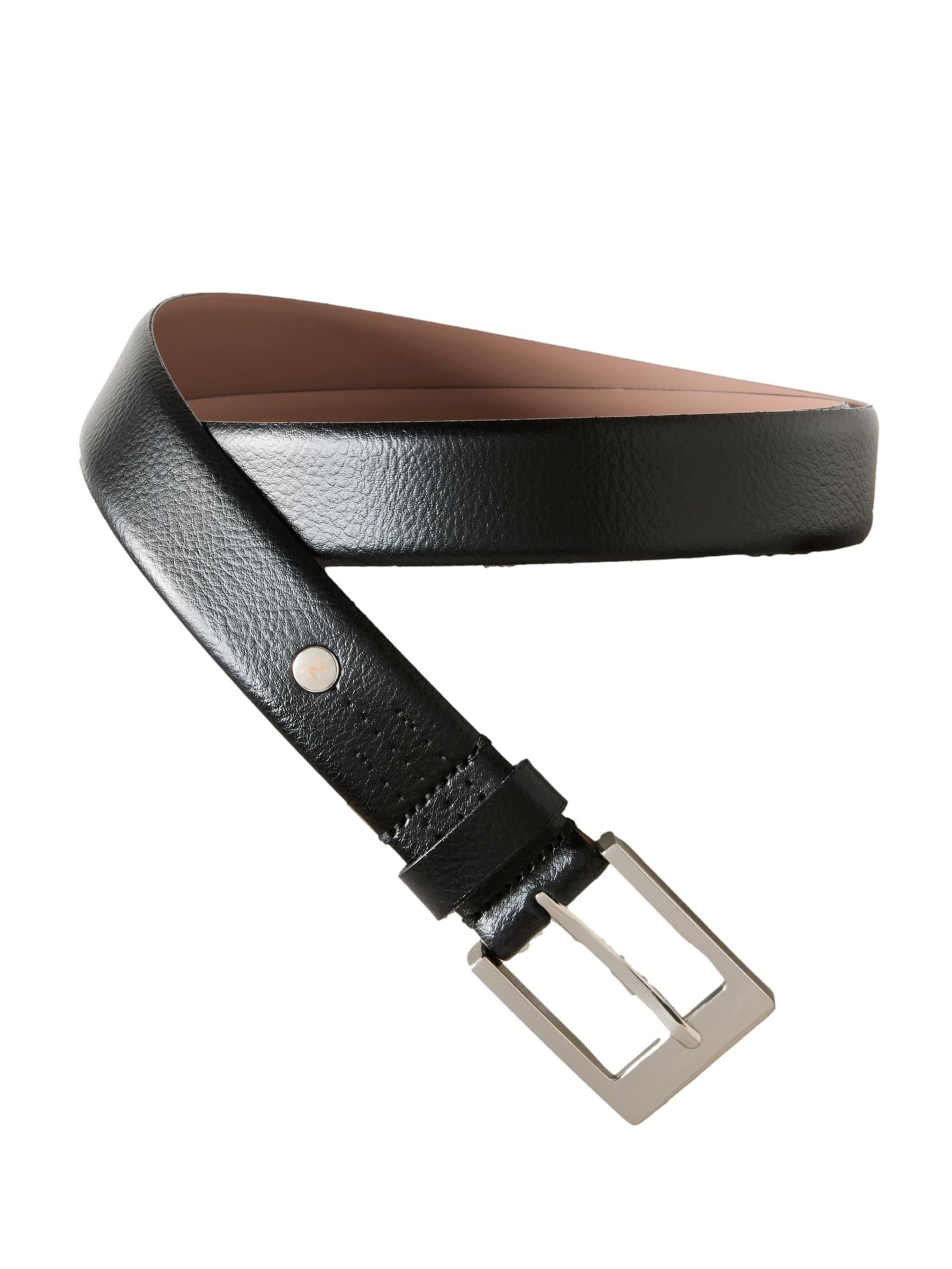 Curea de la Next pe negru: față