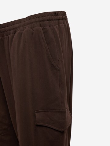 KAFFE CURVE - Slimfit Pantalón cargo 'Sine' en marrón